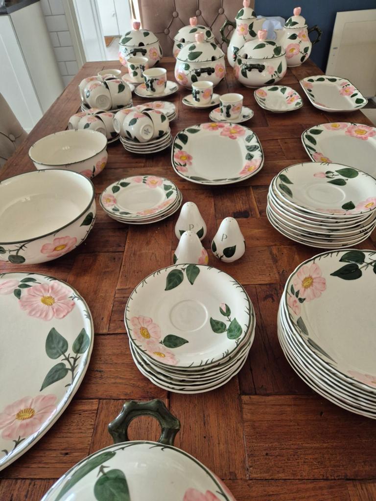 Villeroy & Boch Wild Rose - Complete Serviescollectie, Antiek en Kunst, Antiek | Servies compleet, Ophalen of Verzenden
