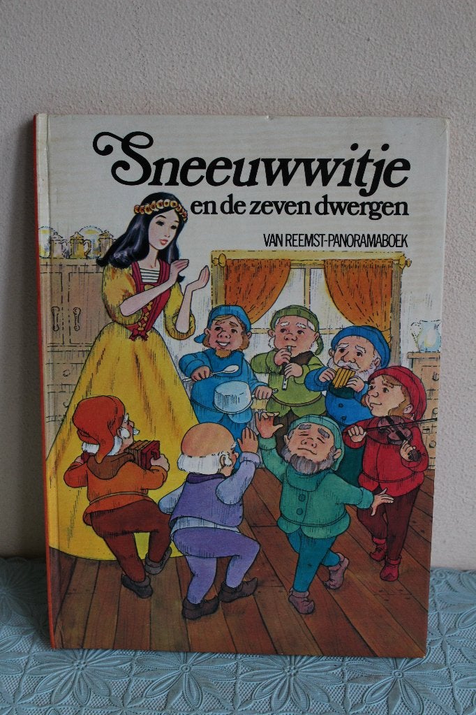 Panoramaboek Sneeuwwitje en de zeven dwergen, Ophalen of Verzenden, Gelezen, Sprookjes