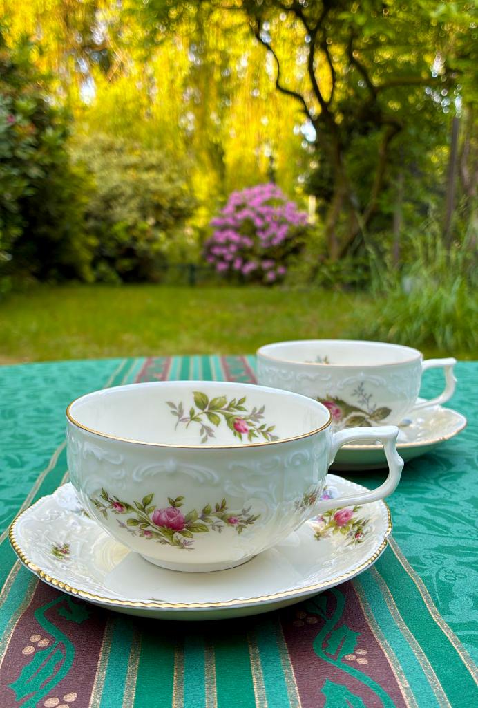 Roze porseleinen theeset 2 delig met bladgoud, Ophalen of Verzenden