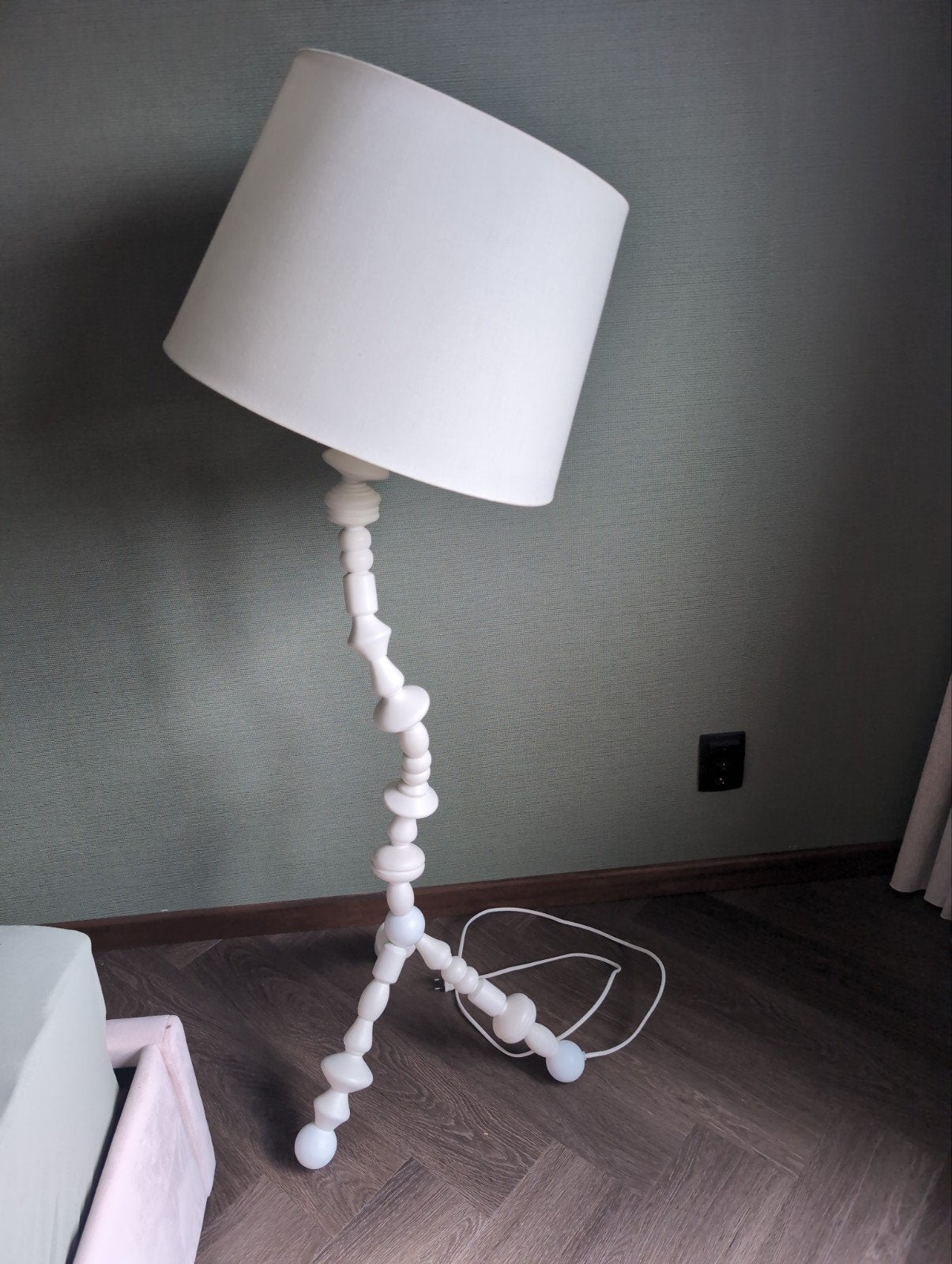 Ikea Svarva vloerlamp 2009 - Witte houten staande lamp, Huis en Inrichting, Gebruikt, 100 tot 150 cm, E27 (groot), Ophalen of Verzenden