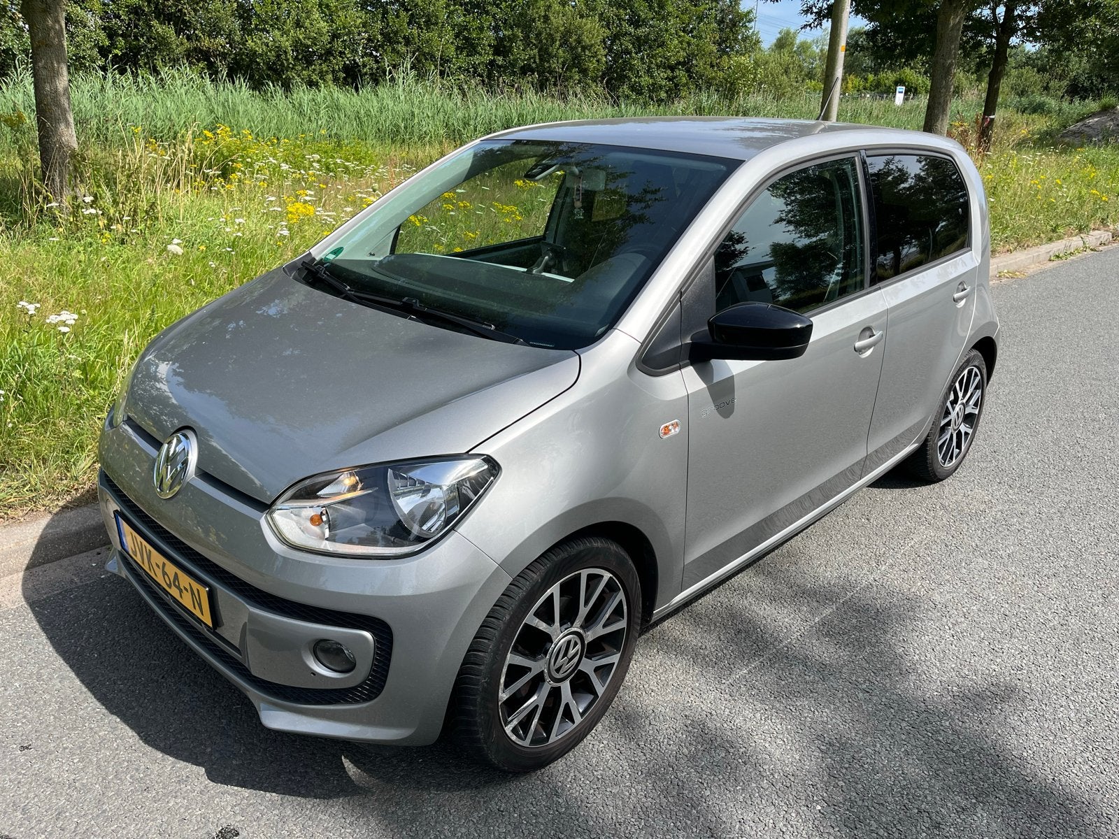Volkswagen Groove up! 1.0 44KW/60PK 5-DRS 2013 Grijs, Voorwielaandrijving, Lichtmetalen velgen, 4 stoelen, Handgeschakeld