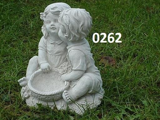 Jongen kus het meisje. nr 0262., Ophalen of Verzenden, Nieuw, Beton, Overige typen