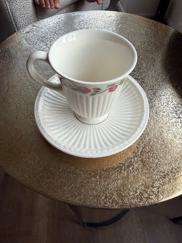 Wedgwood Rosalind kop en schotel – Made in England, Ophalen, Zo goed als nieuw, Overige stijlen, Kop(pen) en/of Schotel(s)