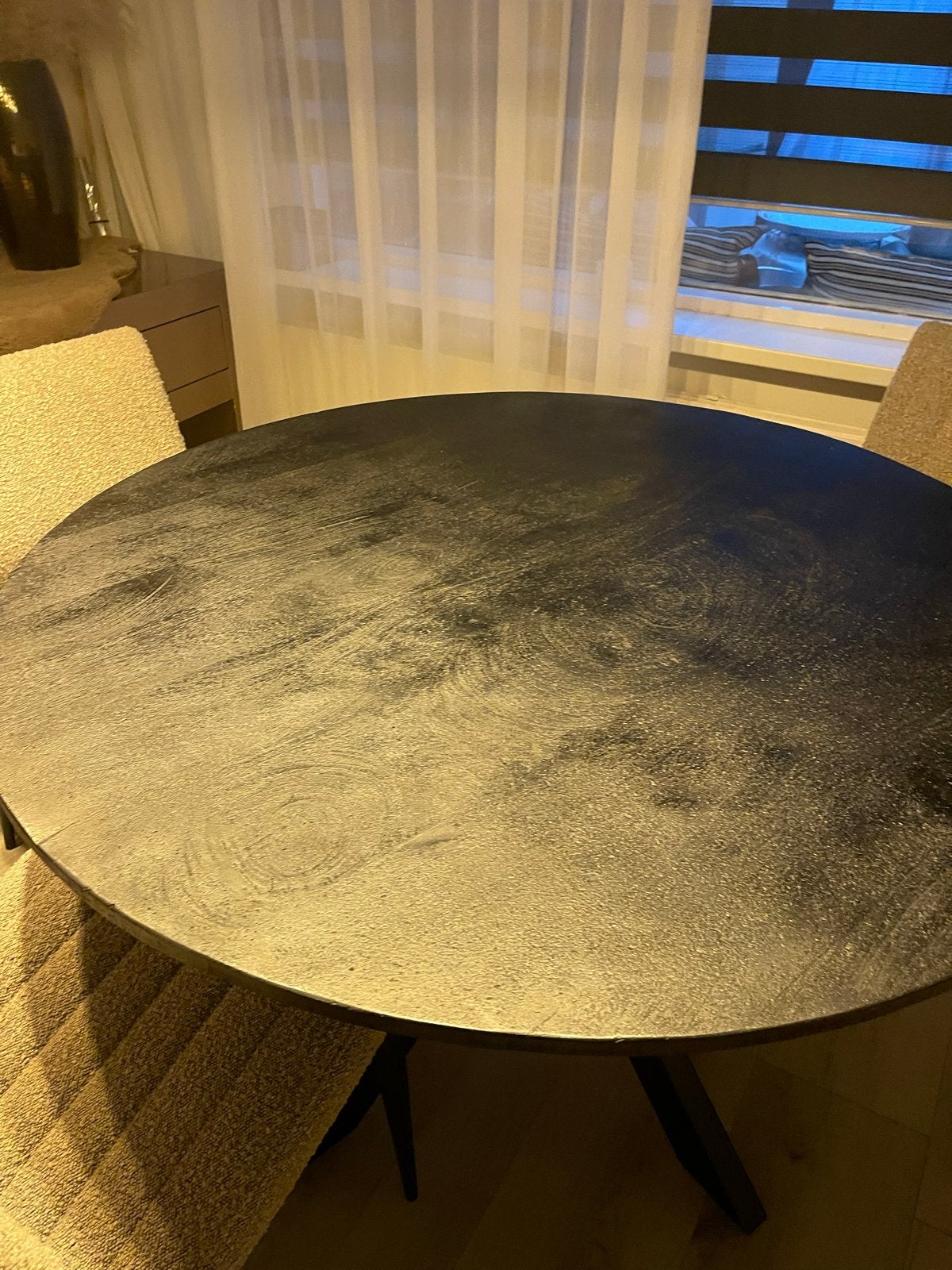 Moderne ronde eettafel met spinpoot, zwart, Ophalen, 100 tot 150 cm, Rond, Zo goed als nieuw