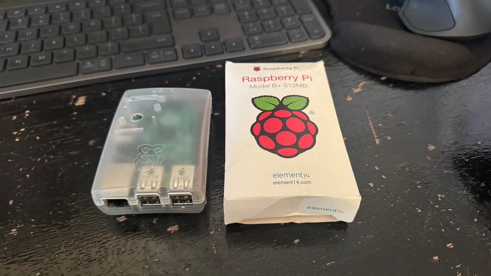 Raspberry Pi B+ 512MB met beschermende behuizing, Ophalen of Verzenden, Gebruikt