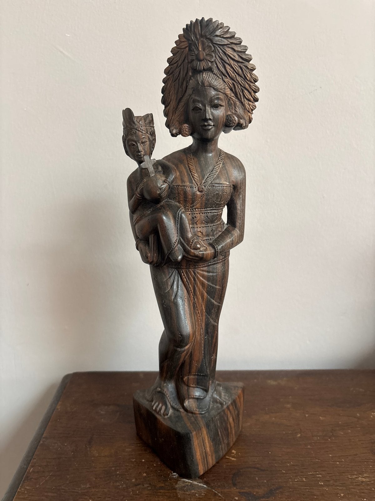 Balinees houtsnijwerk Maria Madonna met kind coromandel, Antiek en Kunst, Groep mensen, Ophalen of Verzenden, Handgemaakt, 20 - 50 cm
