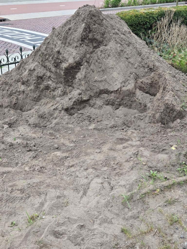 Gratis zwarte grond. Zwart zand, Ophalen of Verzenden, Overige typen