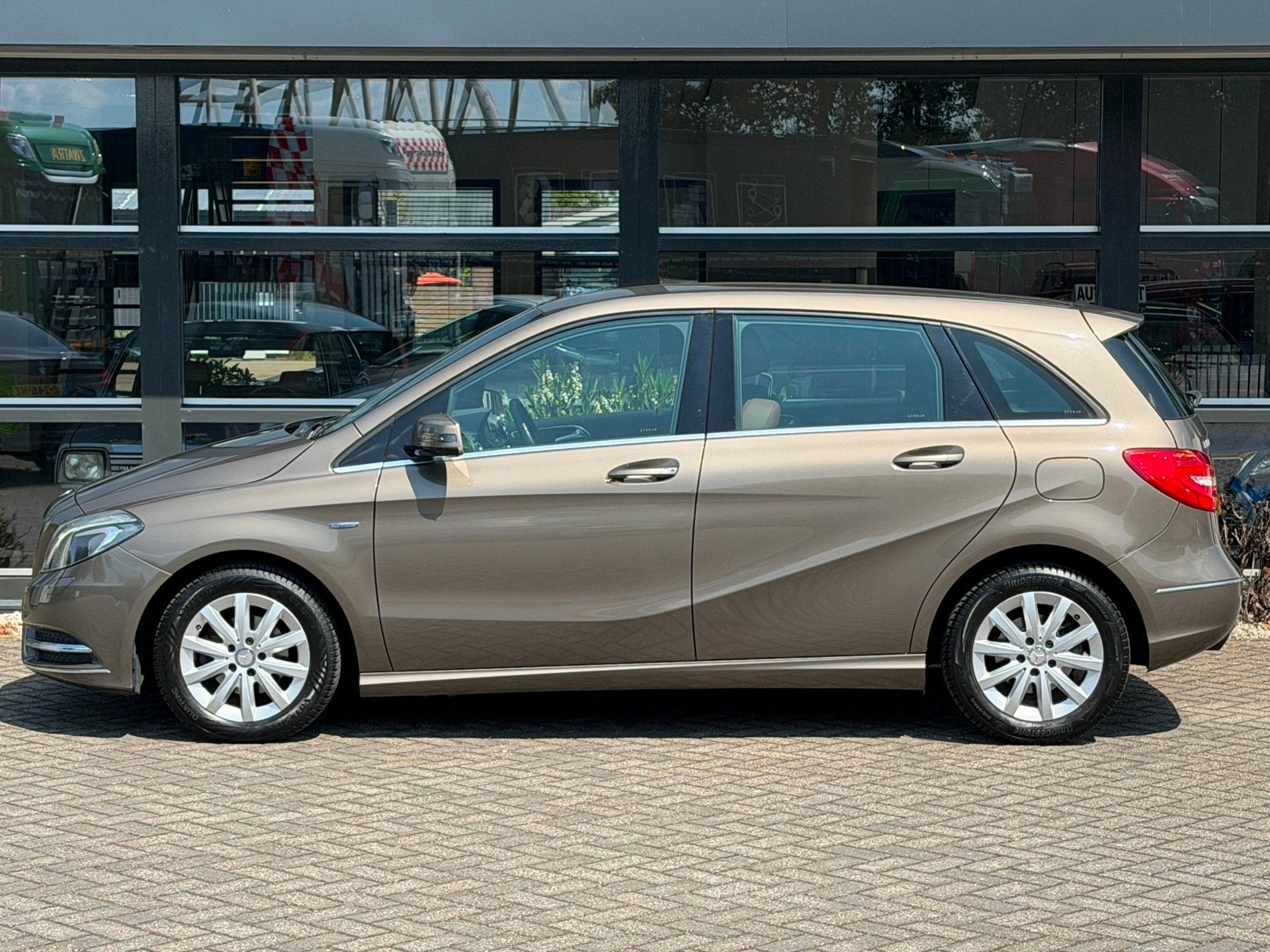 Mercedes-Benz B-klasse 180 Ambition Automaat Rijklaar NAP AP, Auto's, Mercedes-Benz, Euro 5, 1325 kg, Gebruikt, 4 cilinders