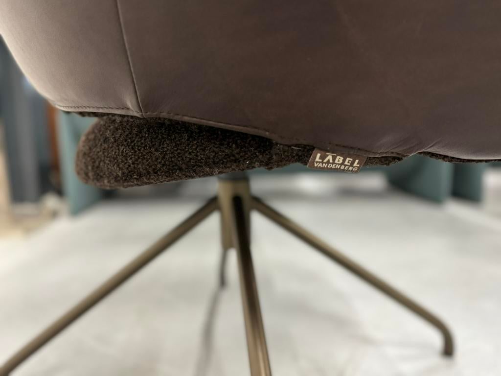 Nieuw Label Vandenberg Lola Fauteuils bruin draai stoel, Nieuw, Ophalen of Verzenden, Label van den Berg, 50 tot 75 cm