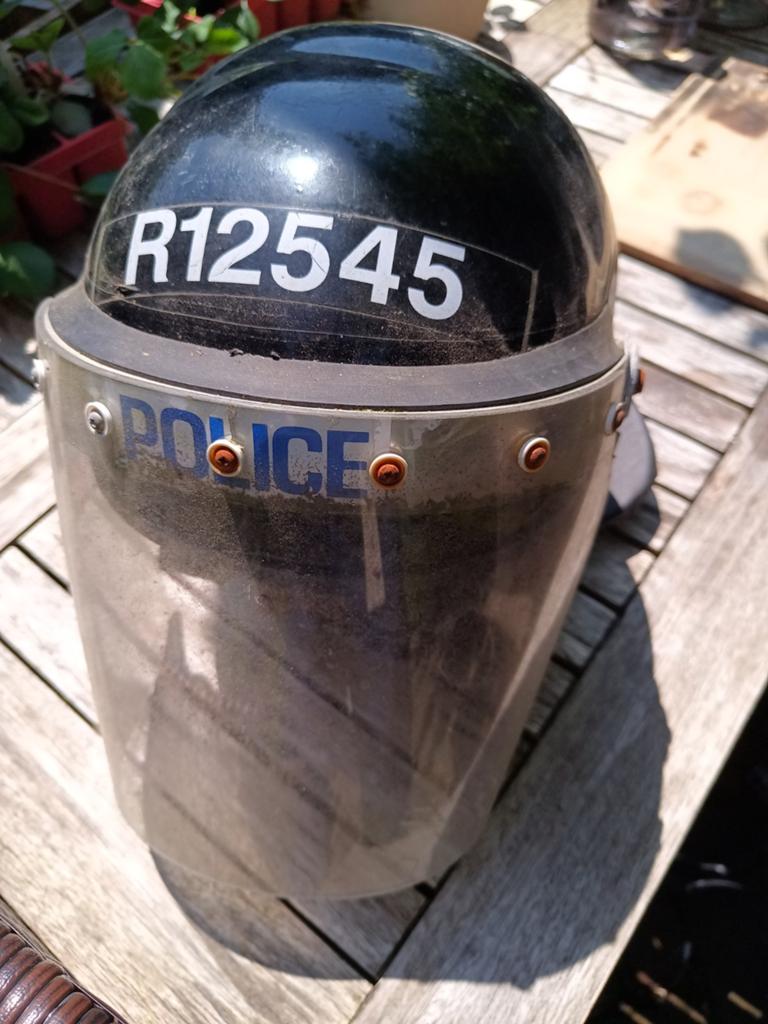 Politie ME Police oproerhelm - Vintage politie uitrusting, Ophalen of Verzenden, Overige soorten, Engeland, Helm of Baret