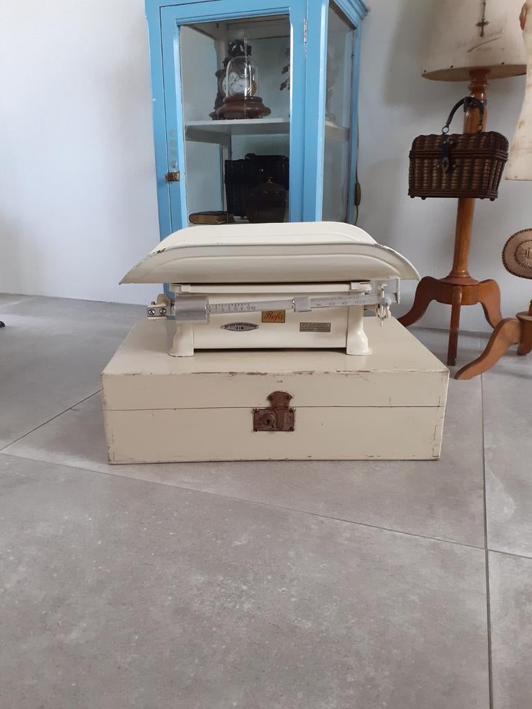 Oude baby weegschaal van de Diaconessenarbeid 1952, Ophalen of Verzenden