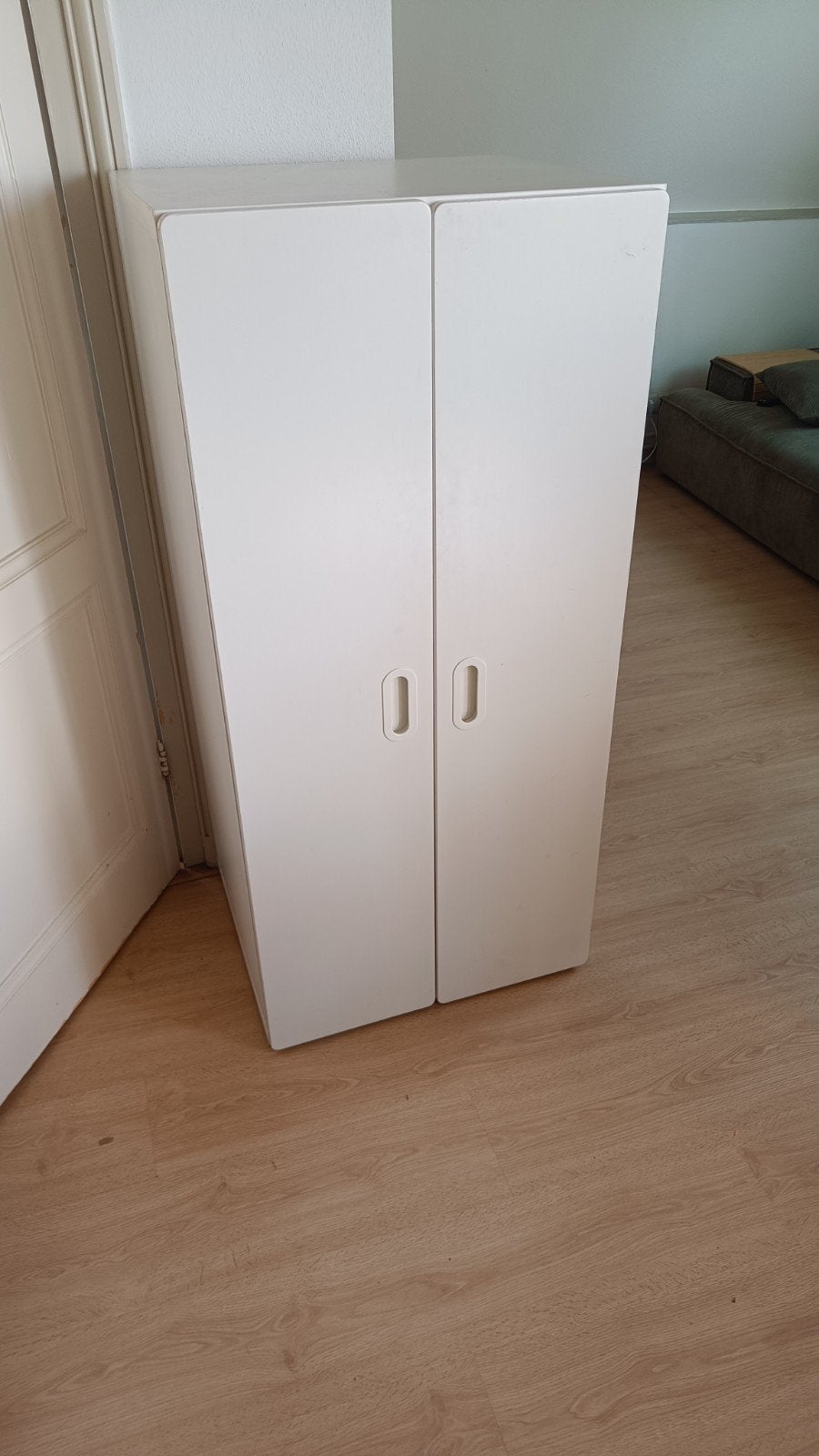 Wit IKEA kastje met kledingroede en plankje, Huis en Inrichting, Met deur(en), Gebruikt, 100 tot 150 cm, 50 tot 75 cm