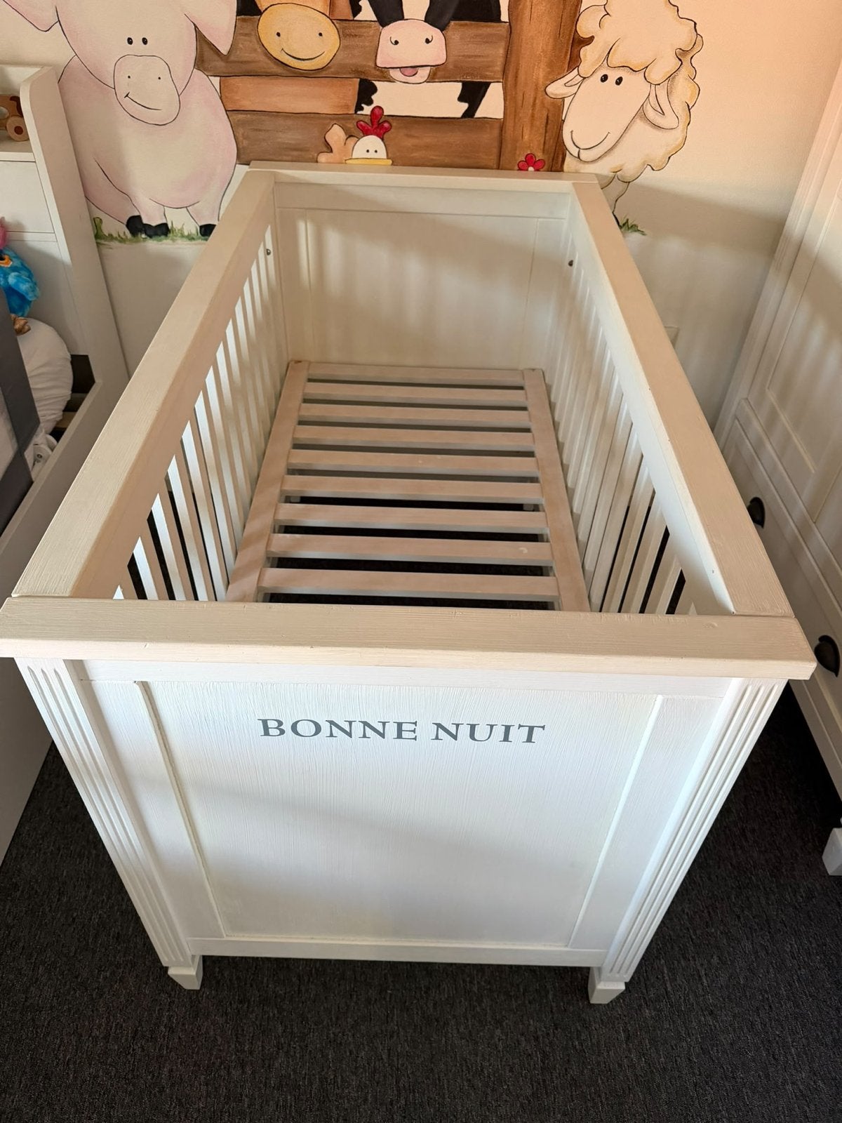 Complete Landelijke Babykamer: Bedje, Kast, Commode, Kapstok, Ophalen, Gebruikt, 70 tot 85 cm, Lattenbodem