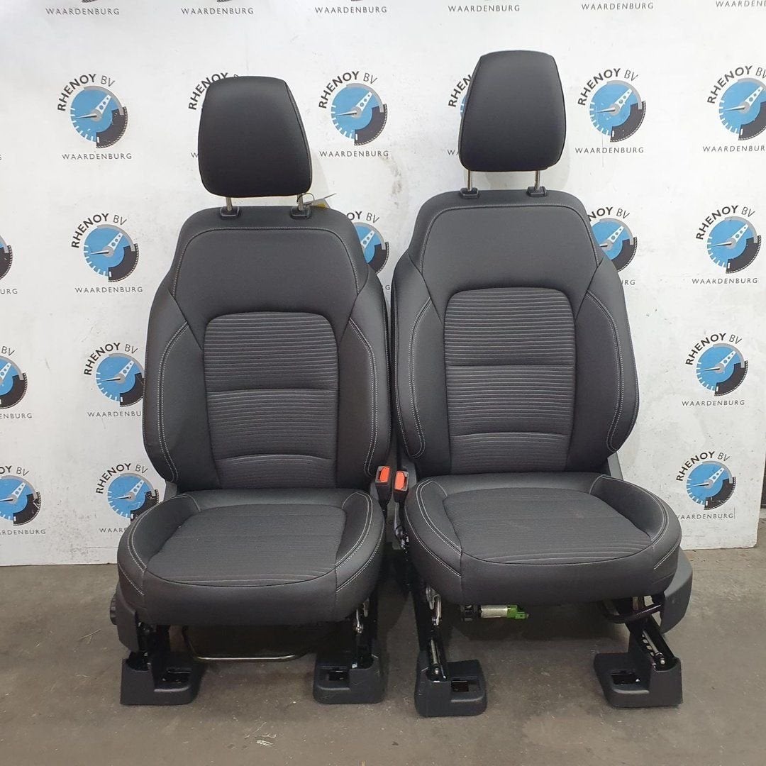 Kuga nieuw model 2023  half leder interieur, Auto-onderdelen, Interieur en Bekleding, Ophalen, Gebruikt, -, -