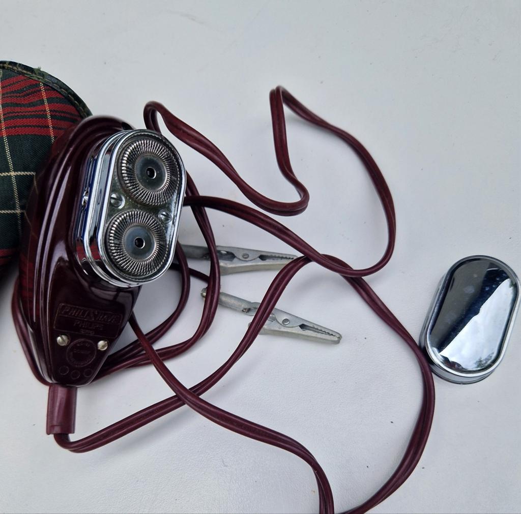 Vintage philips scheerapparaat met accu klemmen, Ophalen, Gebruikt