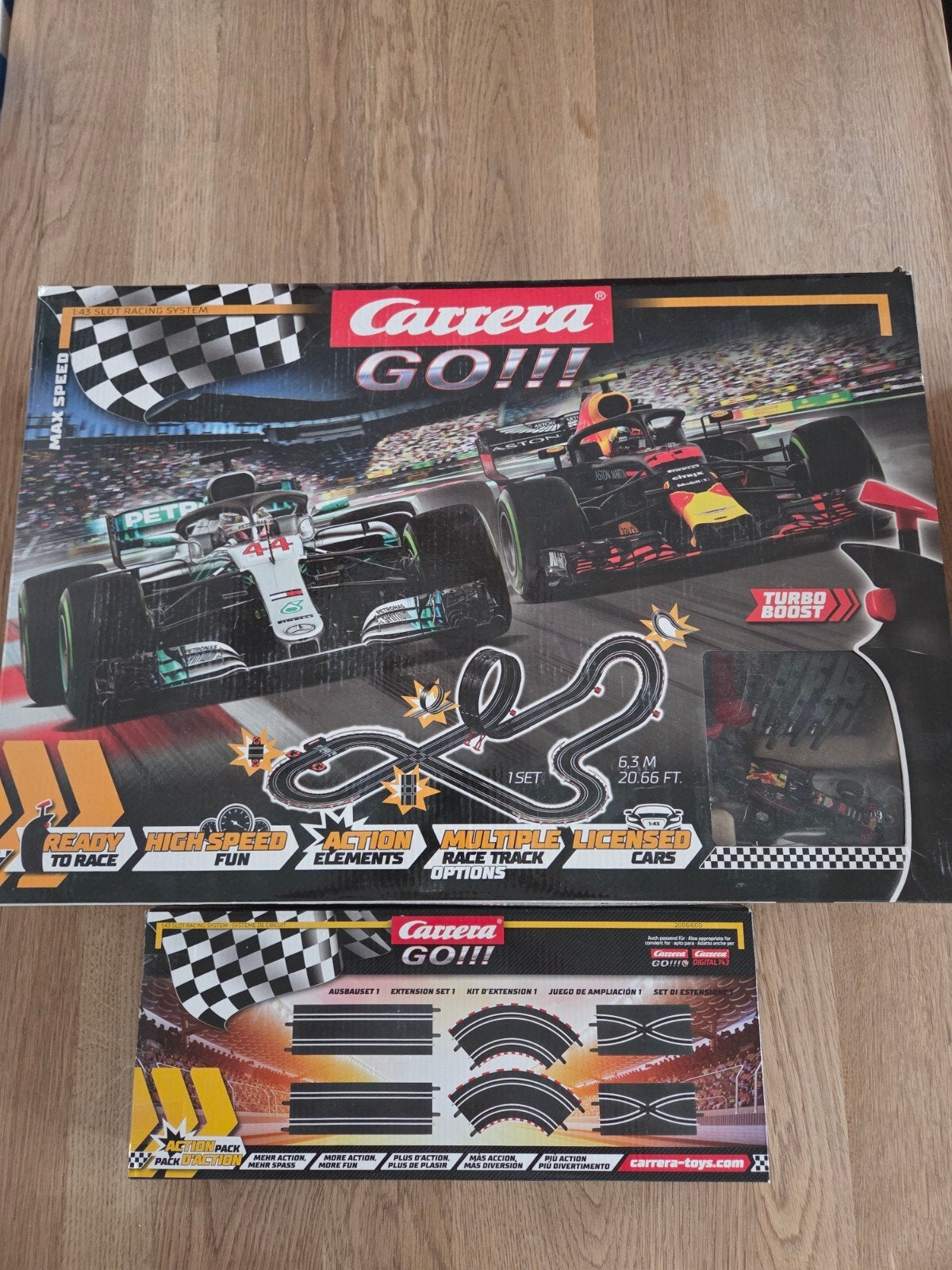 Carrera Go Racebaan met Red Bull en Mercedes F1 auto's, Carrera, Ophalen of Verzenden, Elektrisch, Racebaan