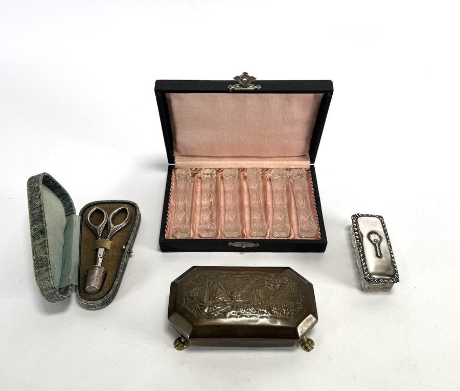 98. Lot curiosa - lepeldoos, naaiset, messenleggers, ca.1900, Ophalen