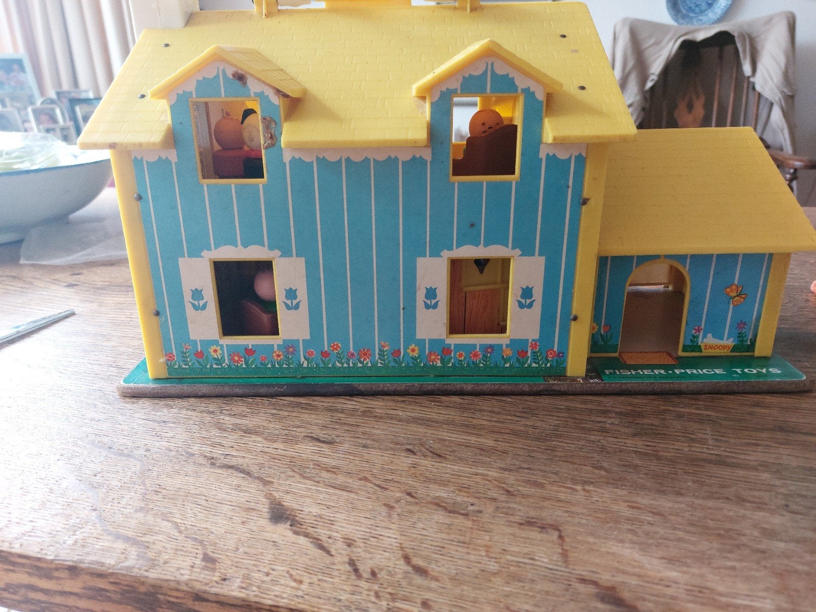 Fisher Price Speelhuisje met poppetjes en meubeltjes, Ophalen of Verzenden, Gebruikt, Speelset