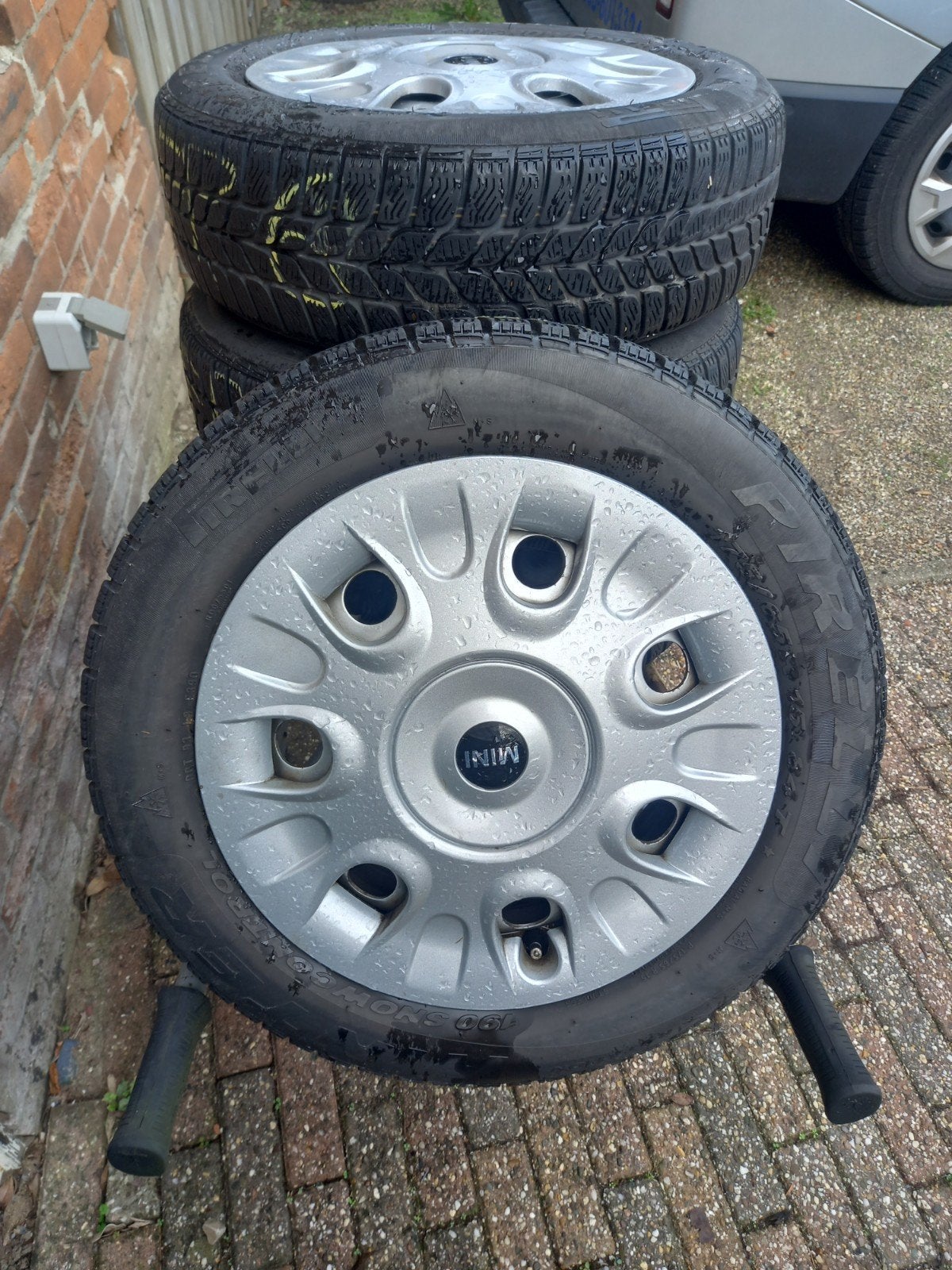 Mini Cooper velgen met Pirelli winterbanden 175/65/15, Auto-onderdelen, Ophalen, 15 inch, 175 mm, Banden en Velgen