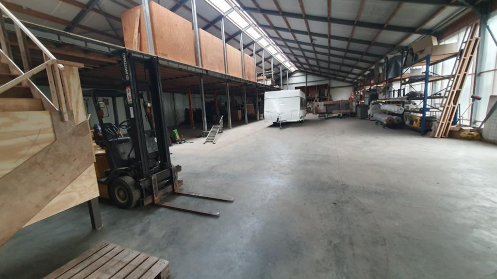 Ruime opslagruimte met entresolvloer, 600 m², Huur, Bedrijfsruimte