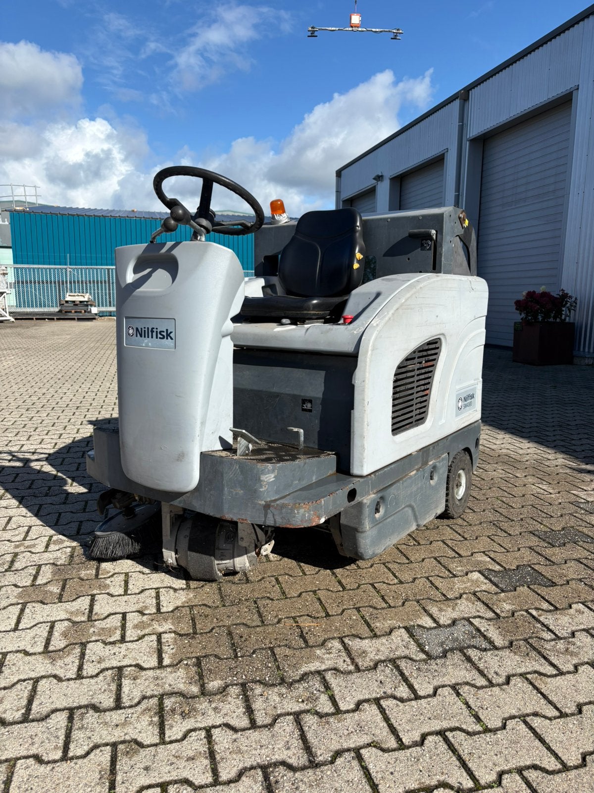 Nilfisk SW4000 Veegmachine - Efficiënte Reiniging, Ophalen