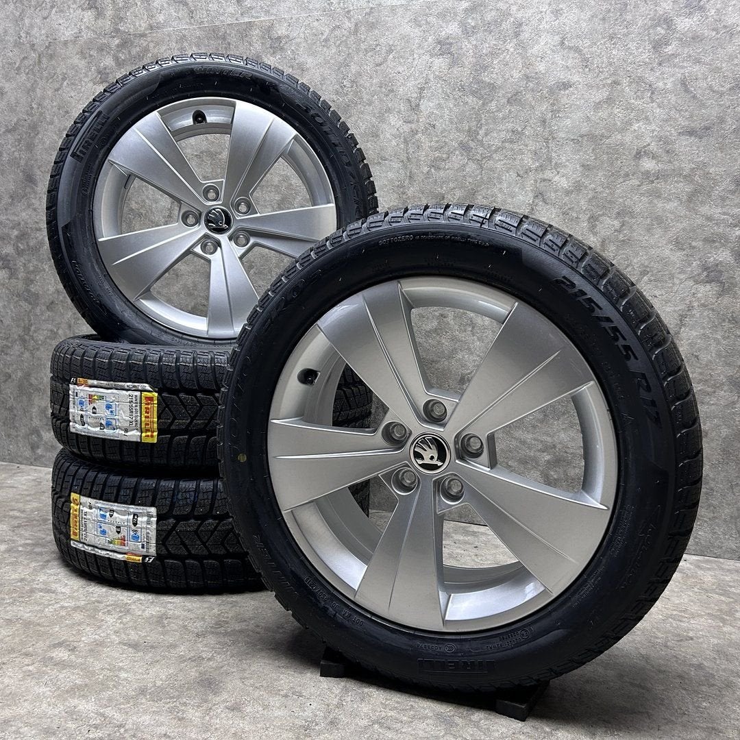 17  inch originele velgen + winterbanden  Skoda Superb, 215 mm, -, -, Banden en Velgen