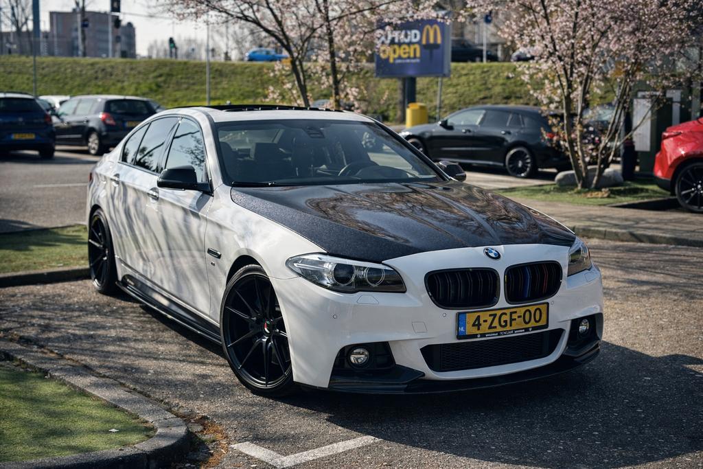 BMW 5-Serie 528I EXECUTİVE EDİTİON Aut8 2015 Wit, Auto's, Automaat, USB, Euro 6, 4 cilinders