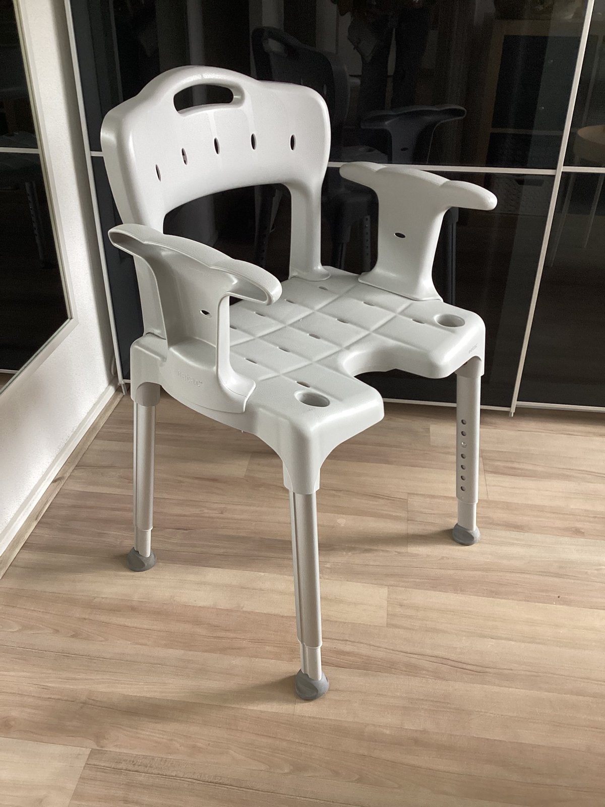 Zgan toiletstoel Etac Swift, Ophalen, Zo goed als nieuw