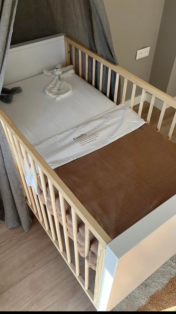 Kinderkraft Ledikant Mia 120x60 cm, Lattenbodem, Ophalen of Verzenden, Zo goed als nieuw, Minder dan 140 cm