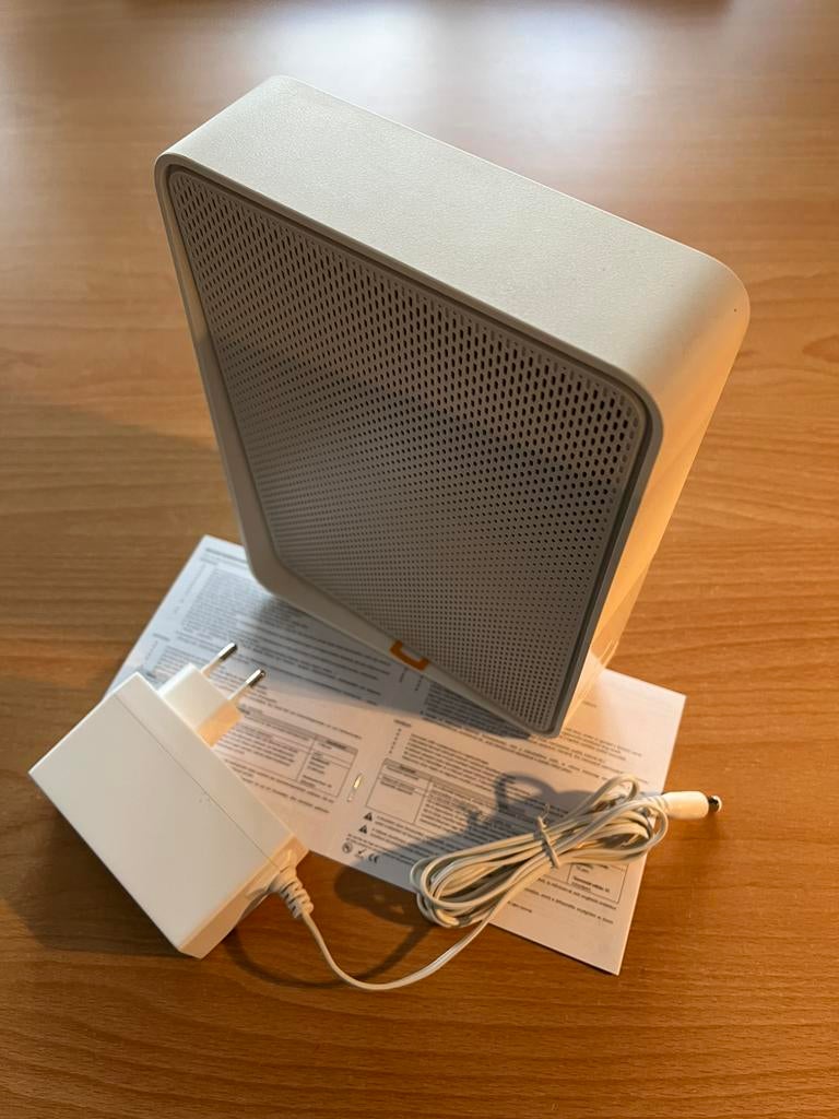 ZIGGO CBN CH7465CE DOCSIS 3.0 Cable modem, Ophalen of Verzenden, Gebruikt, Router met modem