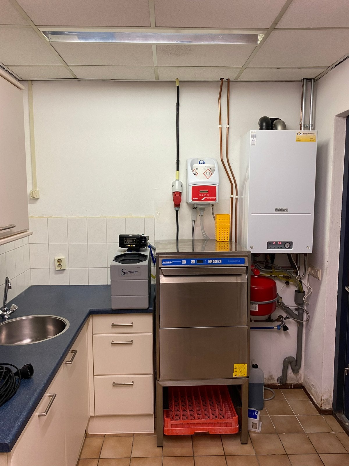 Ecolab vaatwasser met zeep en glansdoseerfunctie., Ophalen, Wassen en Drogen