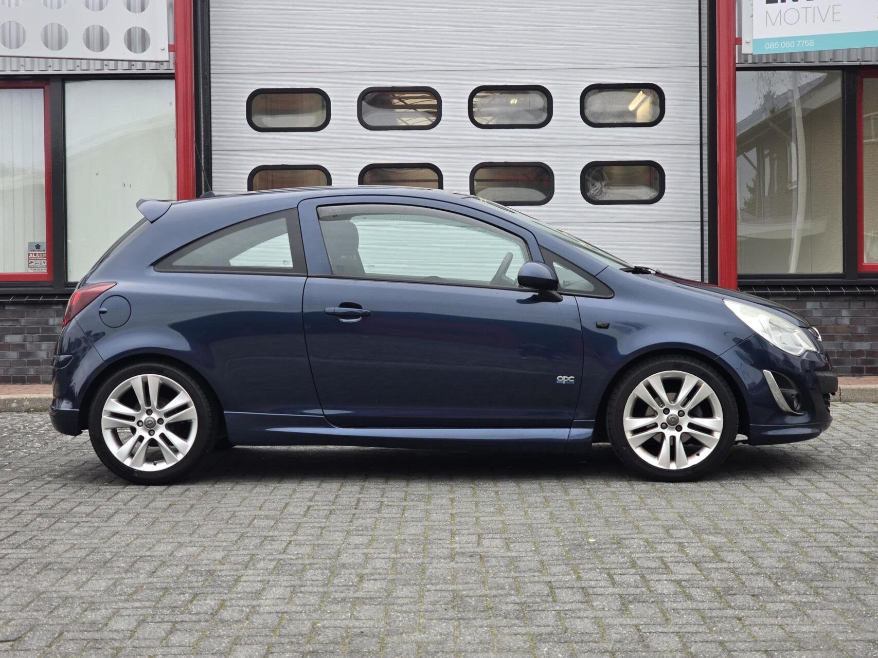 Opel Corsa 1.2-16V Cosmo OPC-pakket/Airco/Navi/Cruise/PDC, Voorwielaandrijving, Zwart, 4 cilinders, Blauw