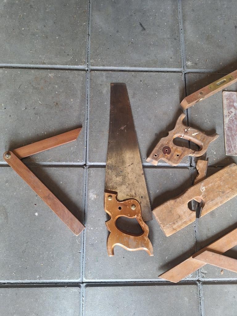 Oude gereedschapskist met gereedschap., Ophalen
