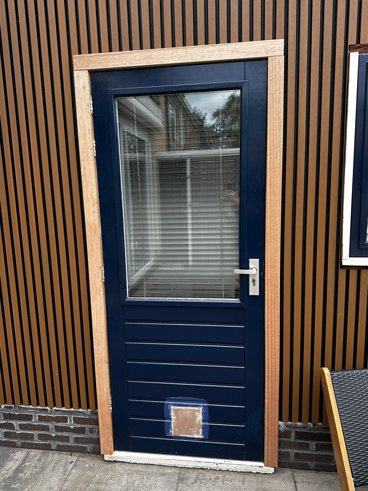 Hardhouten deur met glas en kattenluik - 201x83 cm, Ophalen, Gebruikt, 80 tot 100 cm, Buitendeur