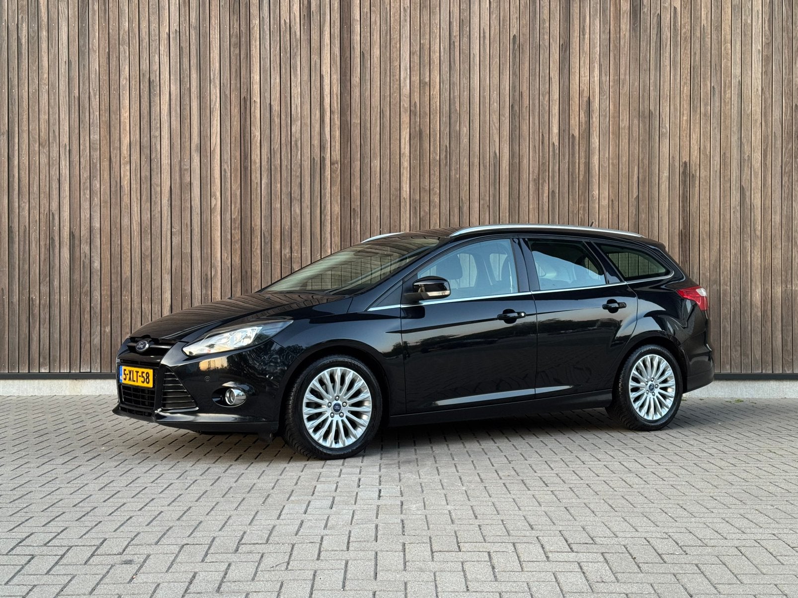 Ford Focus 1.0 Ecoboost 92KW 2014 Distributie vervangen, Auto's, Euro 5, Zwart, Zwart, Origineel Nederlands
