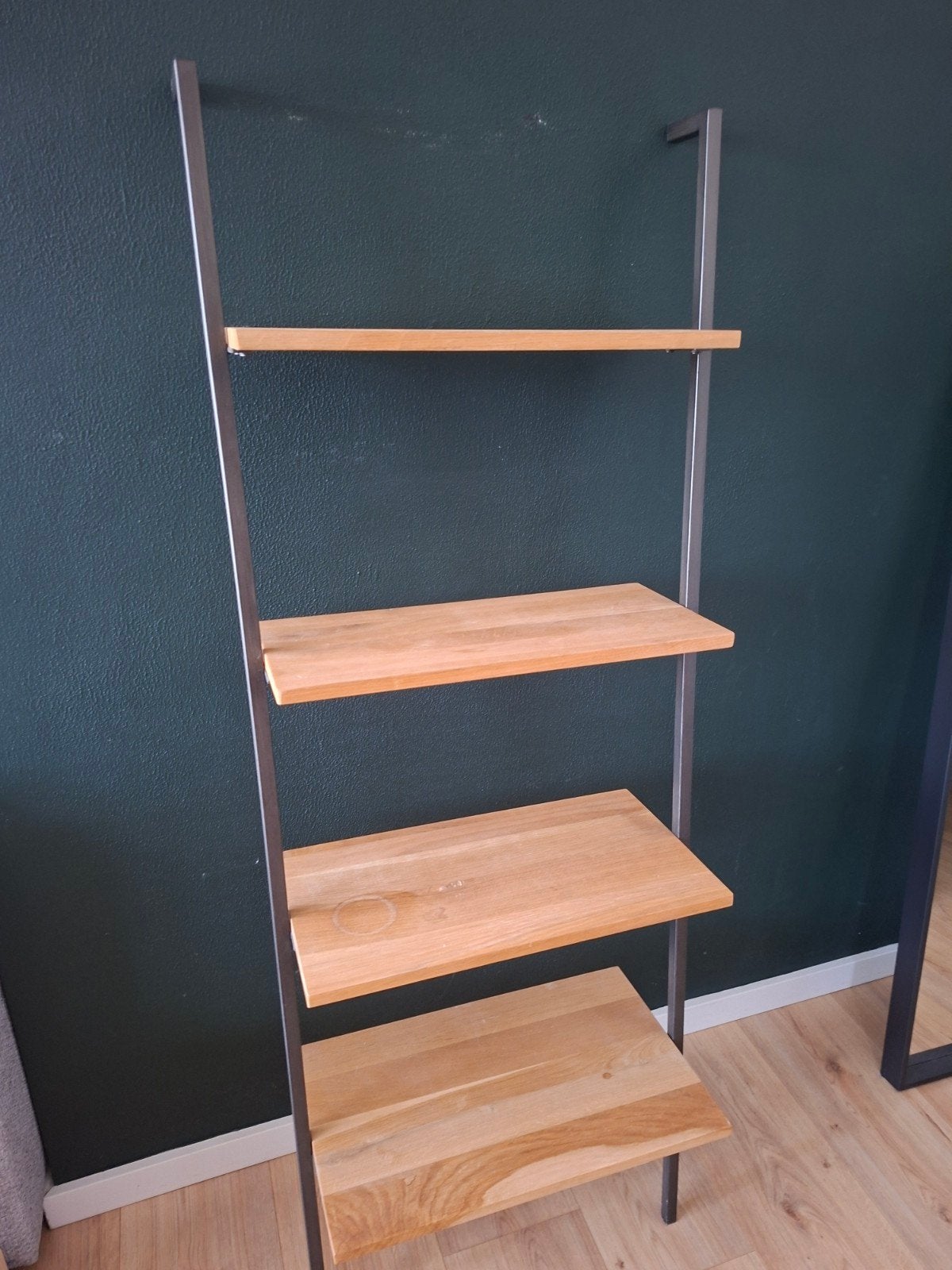 Industriële wandrek met 4 eikenhouten planken, Ophalen, Met plank(en), Gebruikt, 50 tot 100 cm