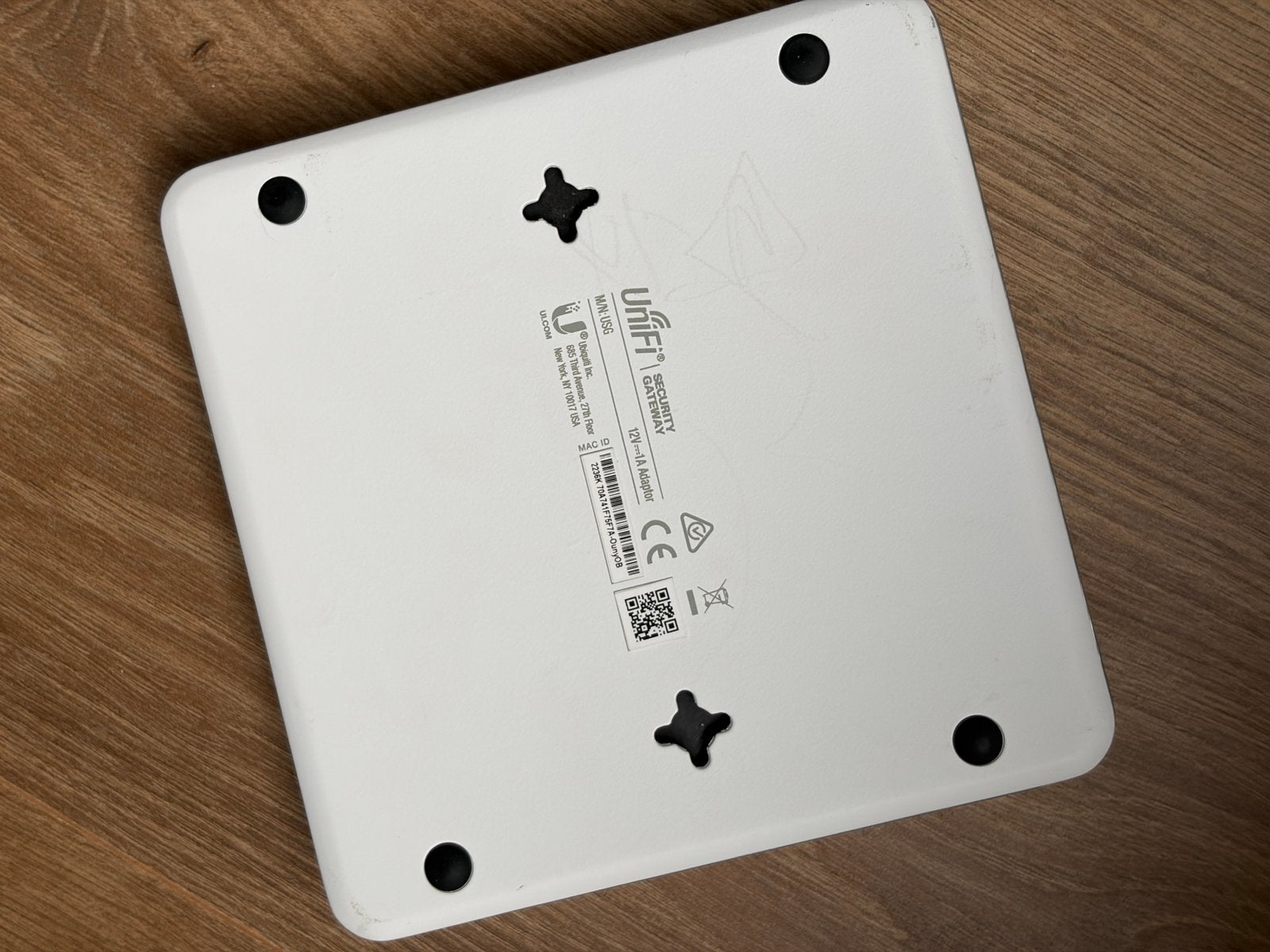 Unifi USG gateway 1GB, Ophalen of Verzenden, Zo goed als nieuw, Router met modem
