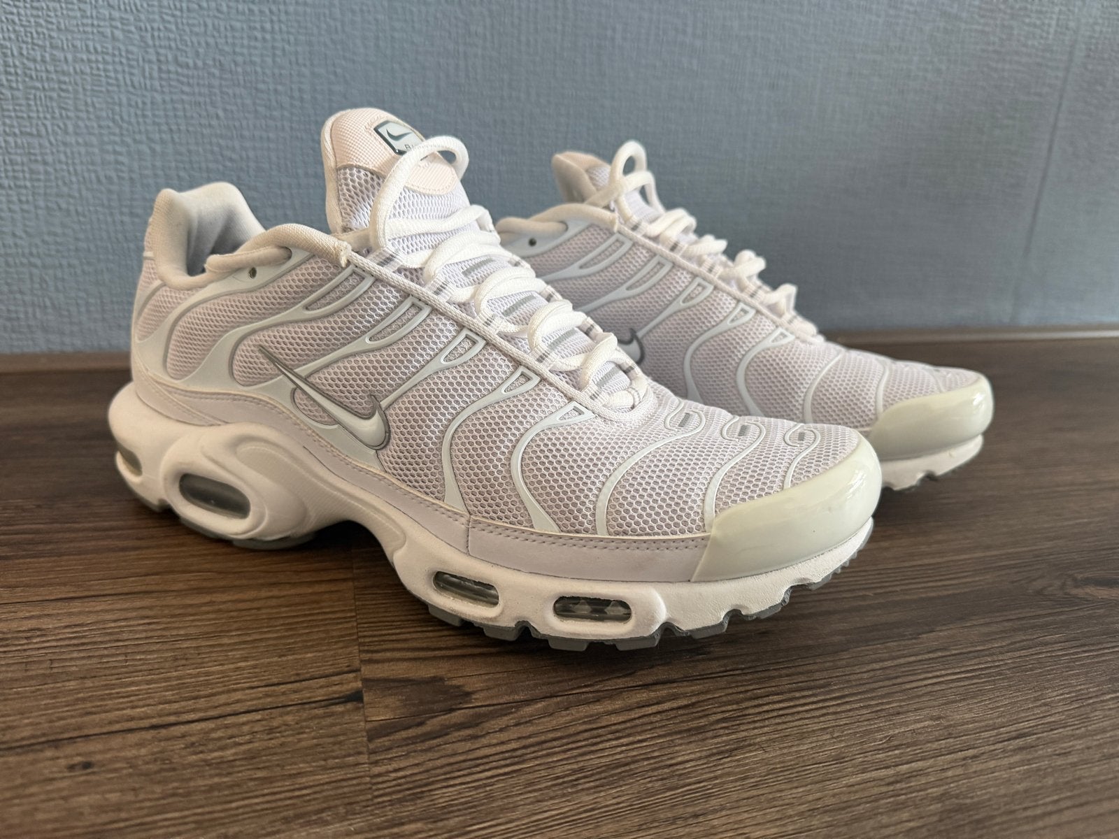 Nieuw Nike Air Max Plus Tuned 1 Tn - Wit White mt 42.5, Wit, Nieuw, Ophalen of Verzenden, Sneakers of Gympen