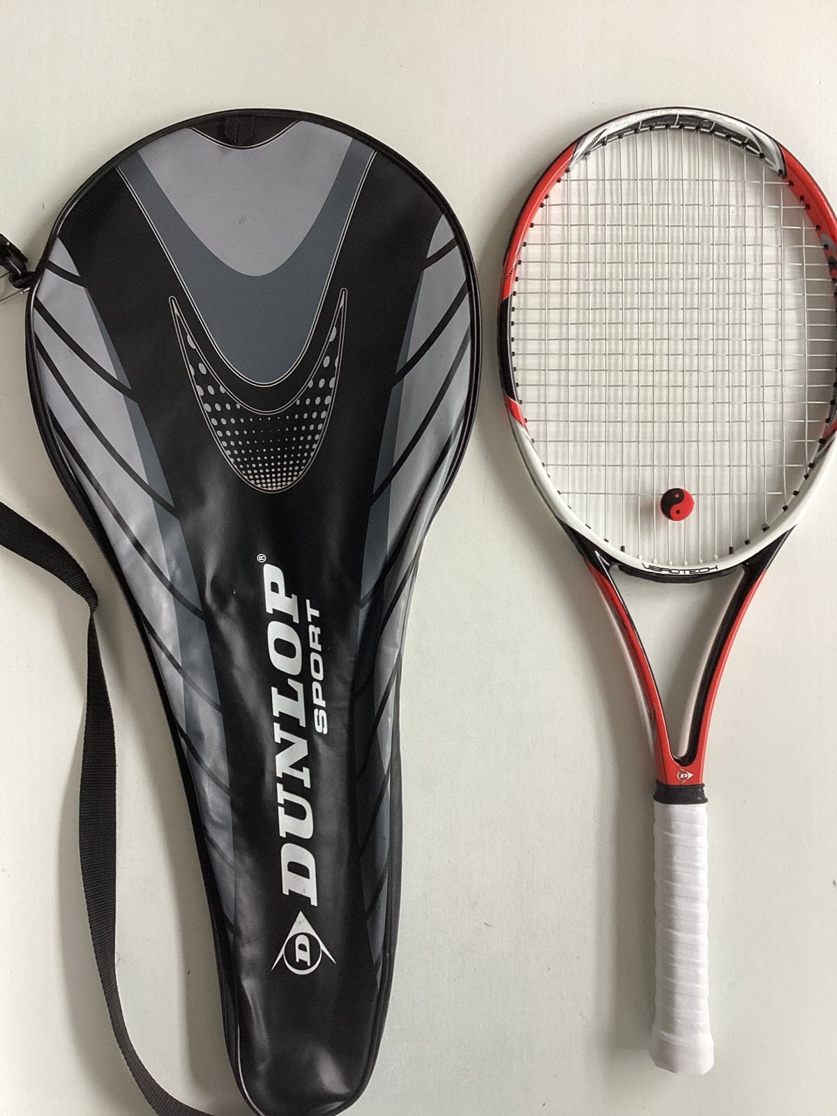 Mooi Dunlop Tempo 255 tennisracket (L2) + tennishoes., Sport en Fitness, Tennis, Zo goed als nieuw, Racket, Dunlop, Ophalen