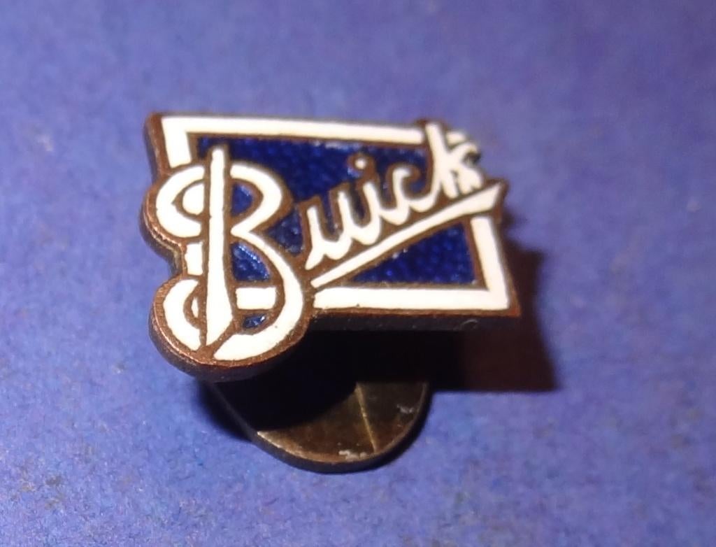 Buick Geemailleerde Revers Knoop 14 x 11 mm, Verzenden, Gebruikt, Transport, Speldje of Pin