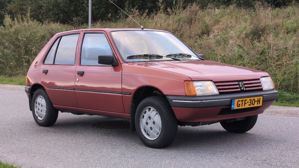 Peugeot 205 Bordeaux Rood 1.6 AUT | Oldtimer | APK | 62000km, Auto's, 4 cilinders, Particulier, Metallic lak, 900 kg