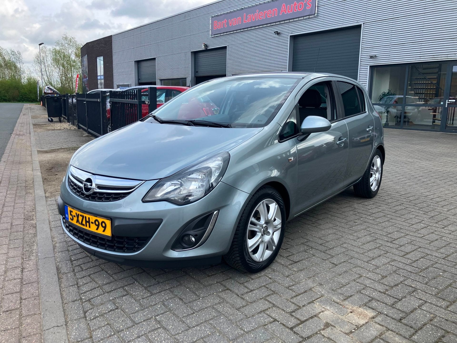 Opel Corsa 1.4-16V BlitZ 5-Deurs LUXE UITVOERING !, Auto's, Voorwielaandrijving, Euro 5, Gebruikt, 1398 cc