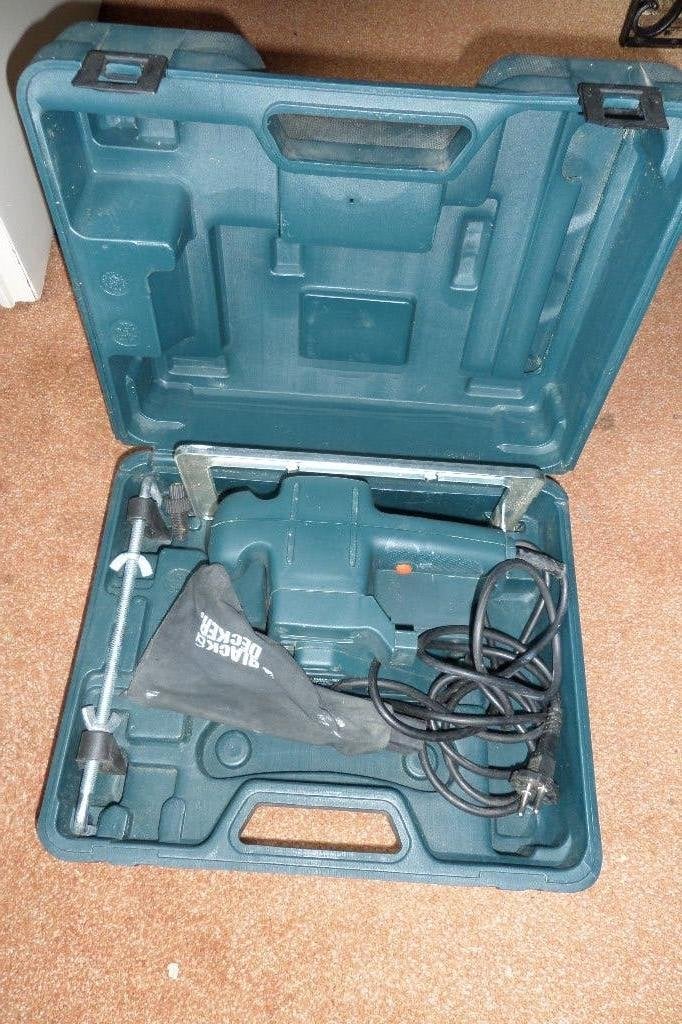 Vlakschuurmachine - Black & Decker KA85E - 600 Watt, Ophalen, Zo goed als nieuw, 600 tot 1200 watt, Vlakschuurmachine