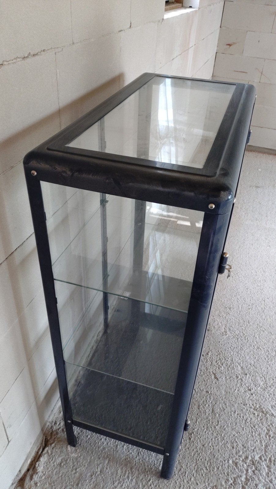 Stalen glazen vitrinekast, Huis en Inrichting, Kasten | Vitrinekasten, Ophalen, 100 tot 150 cm, 50 tot 100 cm, Glas