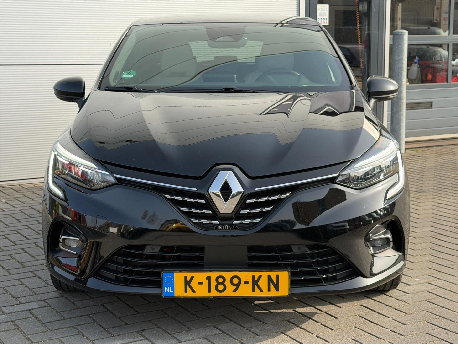 Renault Clio 1.6 E-Tech Hybrid 140pk Initiale Automaat | SUM, Auto's, Renault, Gebruikt, Euro 6, 4 cilinders, Zwart