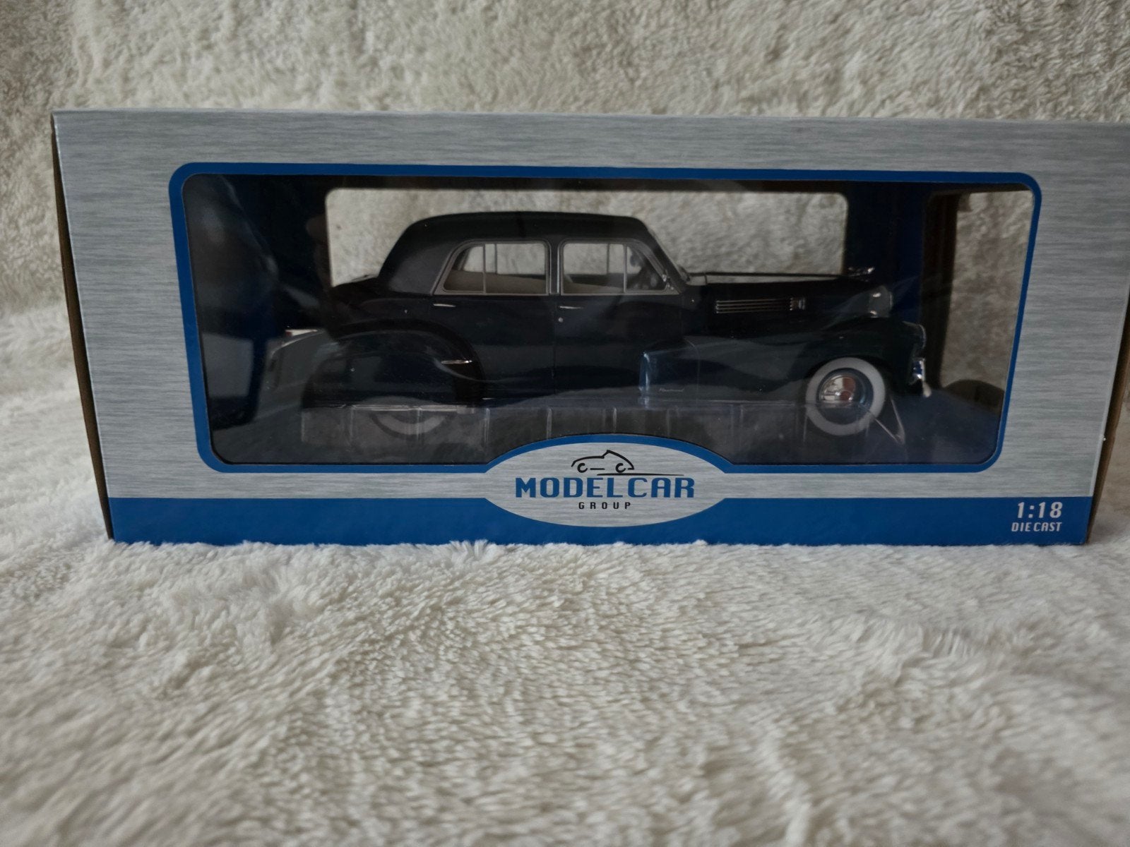 MCG Cadillac Fleetwood Series 60 Special Sedan 1:18 (Nieuw i, Ophalen of Verzenden, Nieuw, Auto, Overige merken