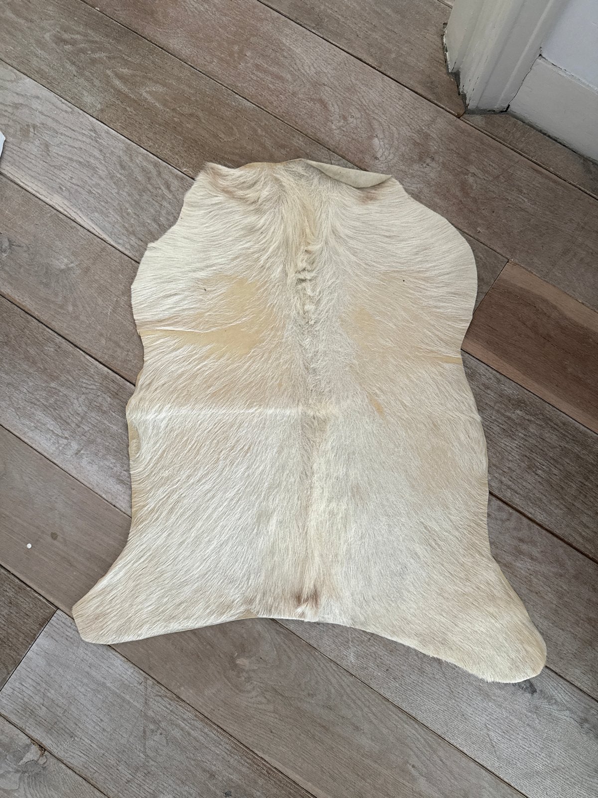 Crèmekleurig Koeienvel Vloerkleed - Zo goed als nieuw, Ophalen, Minder dan 50 cm, Gebruikt, 50 tot 100 cm
