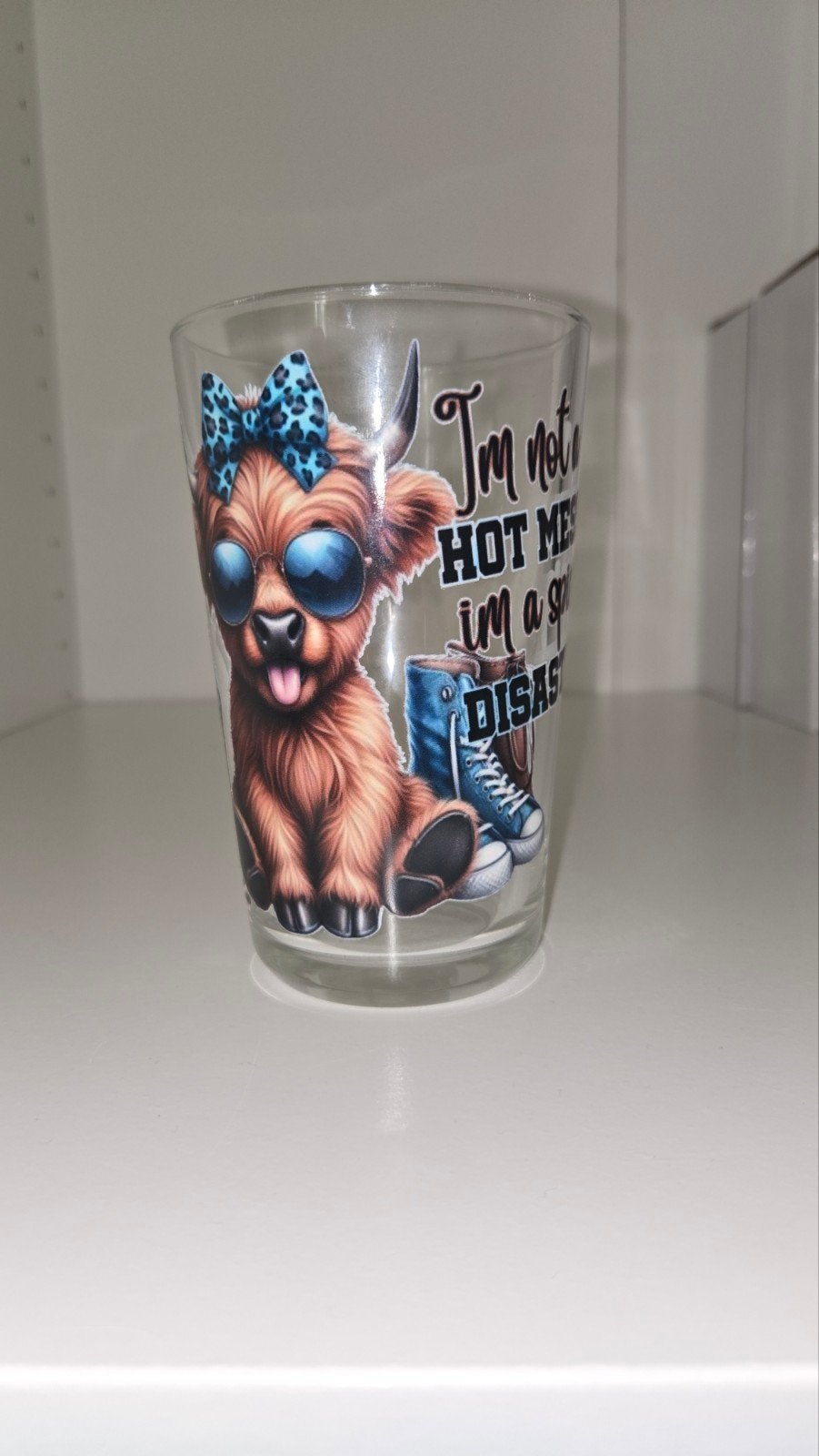 Schattig glas met Highland koe en tekst, Meerkleurig, Overige stijlen, Ophalen of Verzenden, Zo goed als nieuw