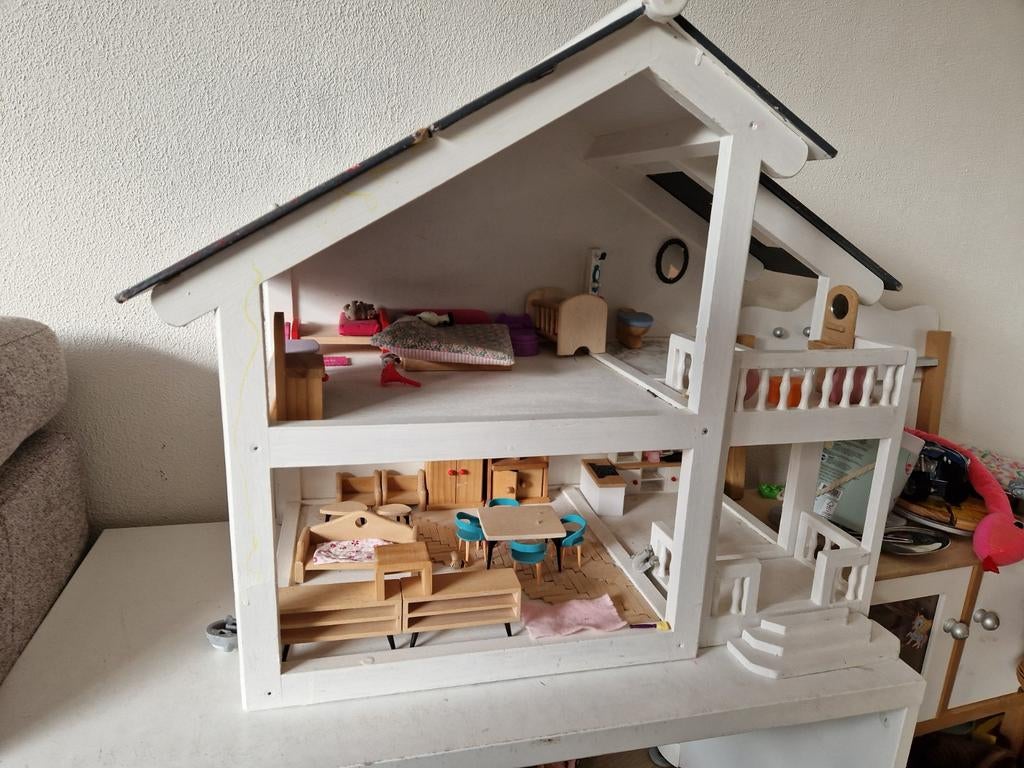 Groot poppenhuis - opknappertje voor uren speelplezier, Ophalen of Verzenden, Gebruikt, Poppenhuis