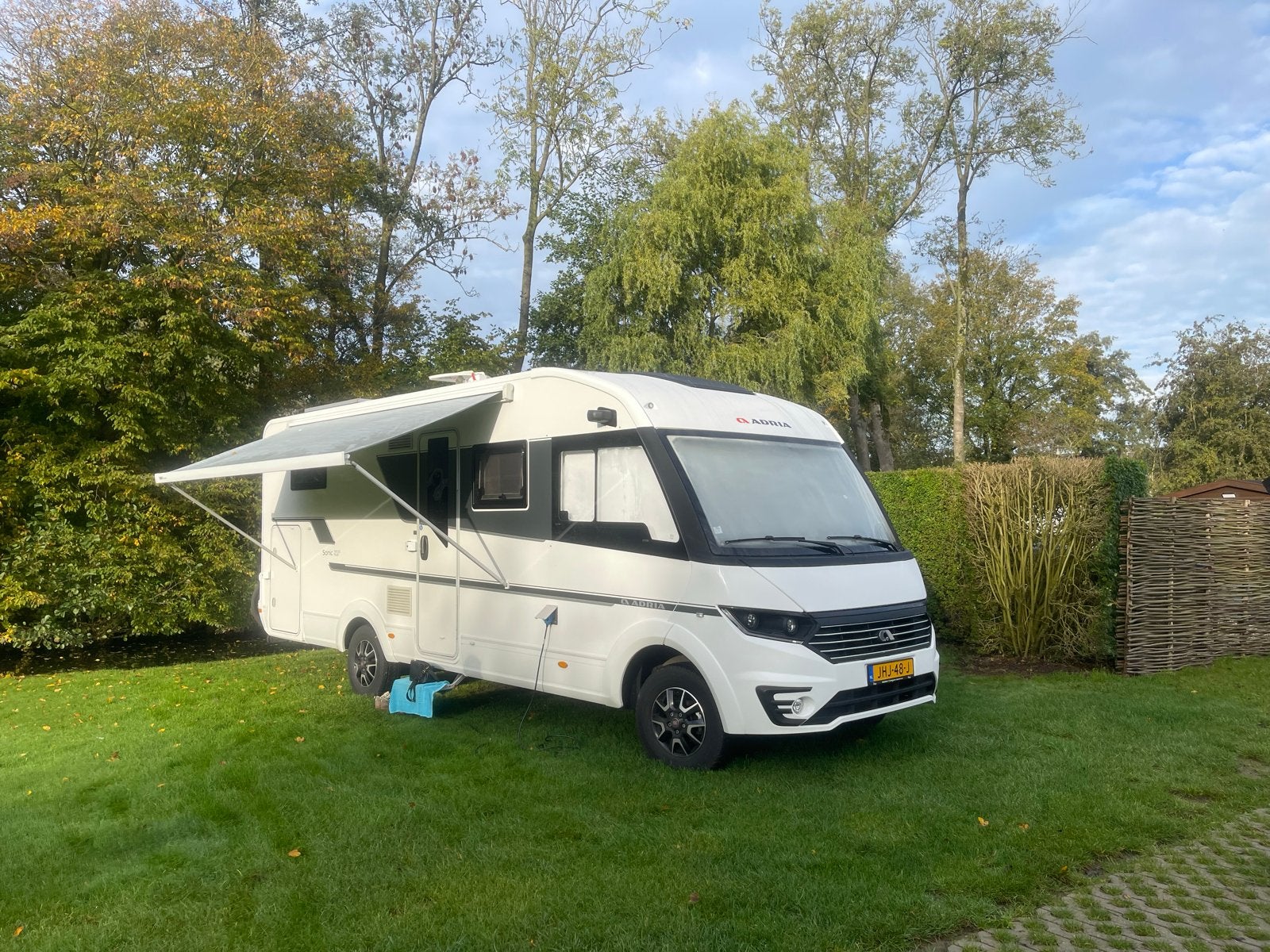 Adria Sonic 700 Plus Integraal Camper - Luxe en Comfortabel, Integraal, Ringverwarming, Fiat, Afzuigkap